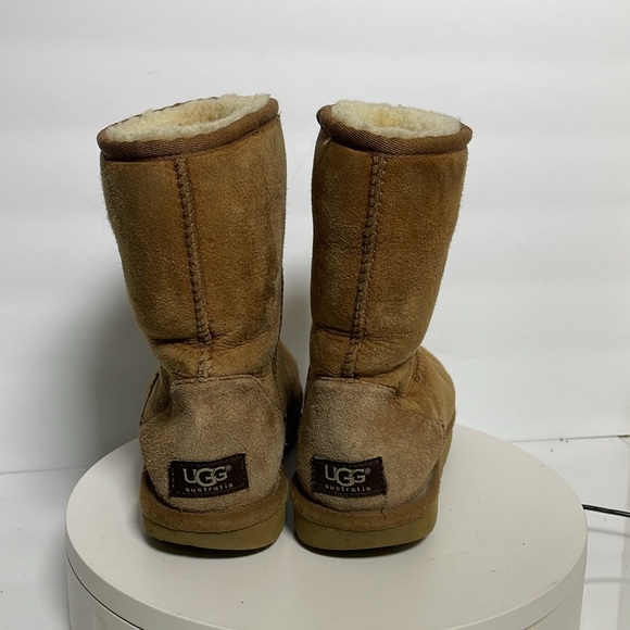 Ugg boots see pictures please size 7 - Picture 6 of 9